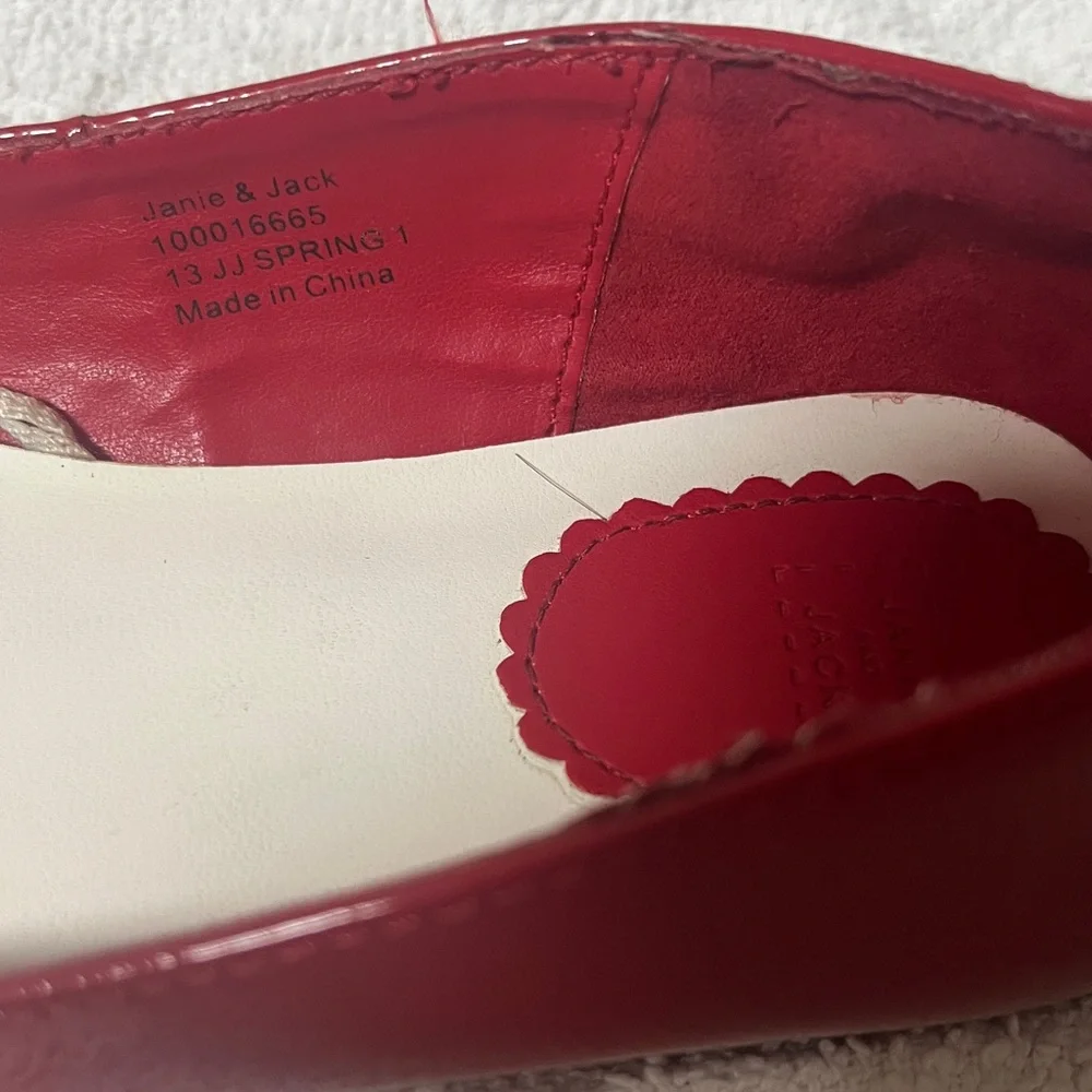 Janie and Jack girls Red patent leather Shoes with Flower Accent in size 1